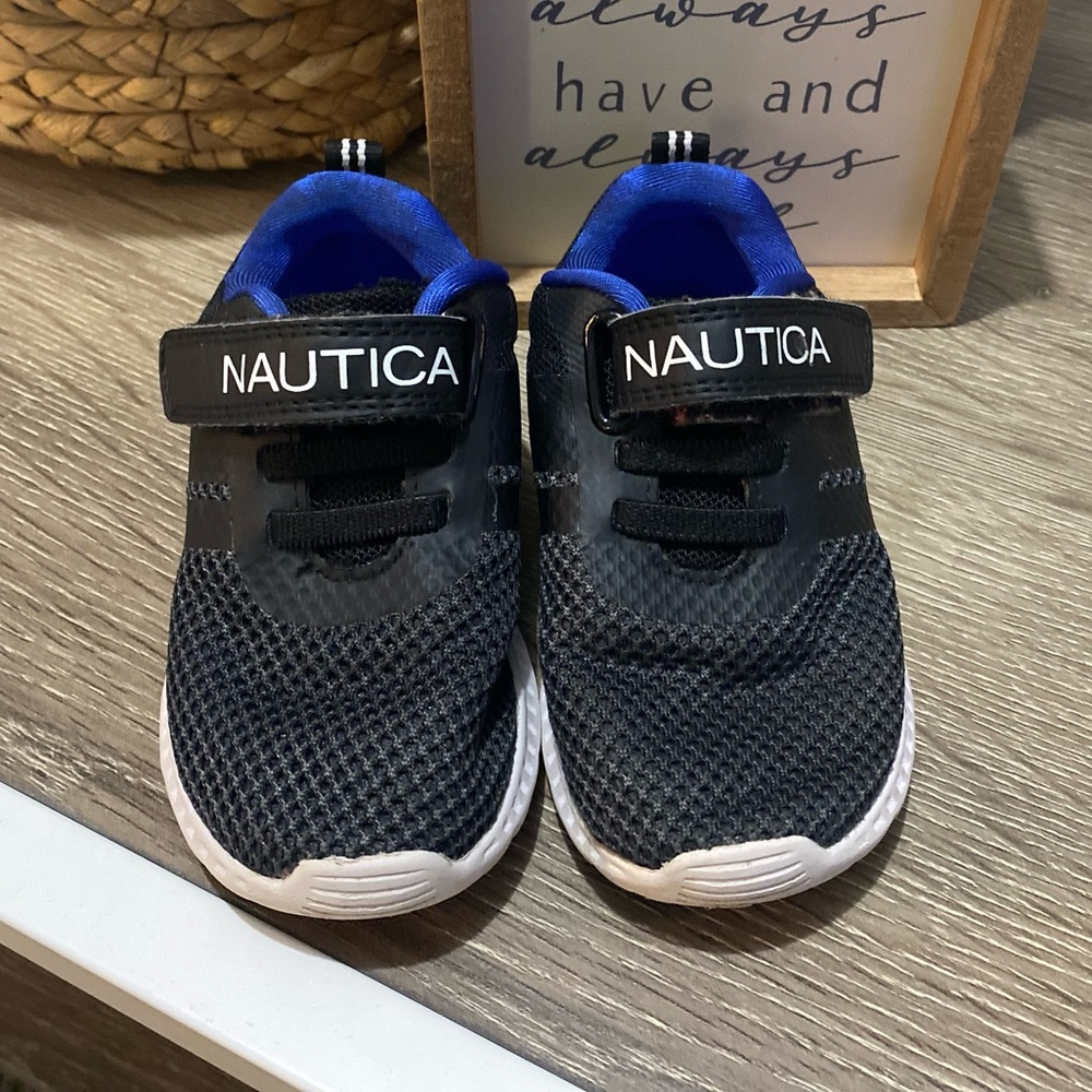 Náutica Sneakers size 6